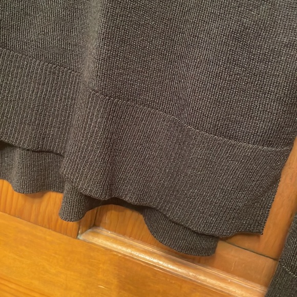 Olive green lightweight crew neck sweater. EUC. Size medium - Picture 3 of 3